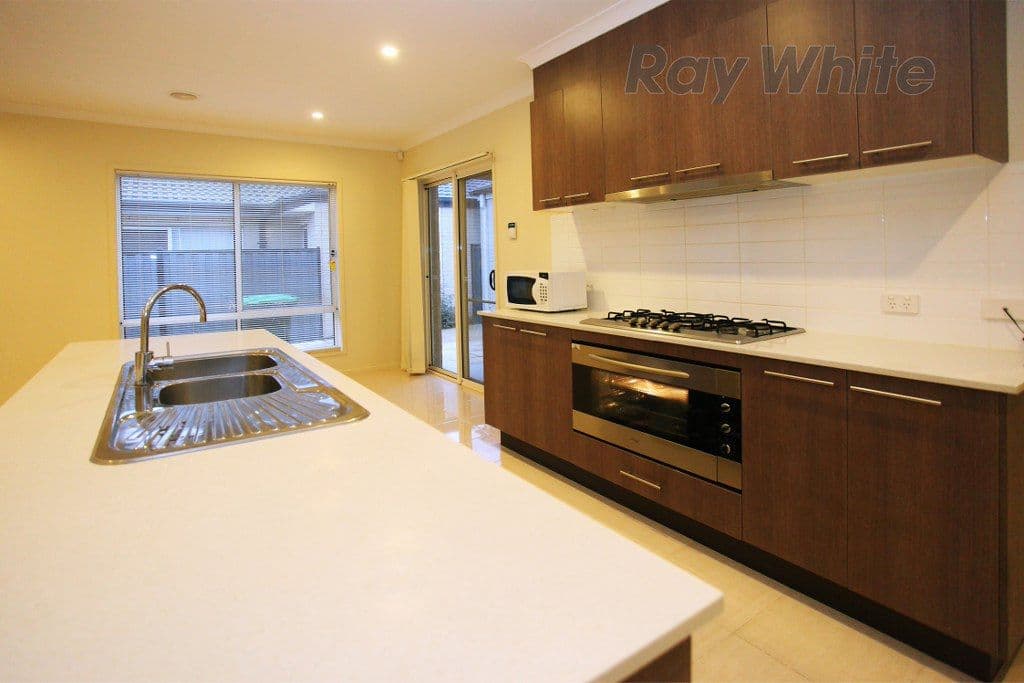 33 Hardwick Road, POINT COOK VIC 3030, Point Cook - Thumbnail 2