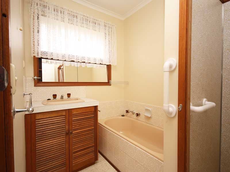 8 Hereford Drive, BELMONT VIC 3216, Belmont - Thumbnail 8