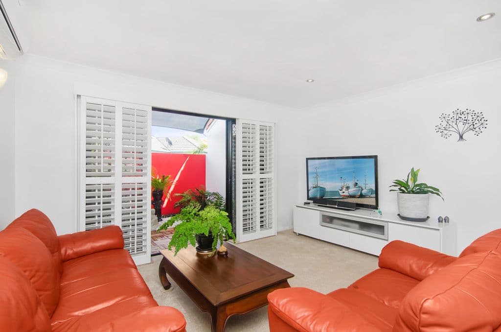 10 Picabeen Close, Robina QLD 4226, Robina - Thumbnail 2
