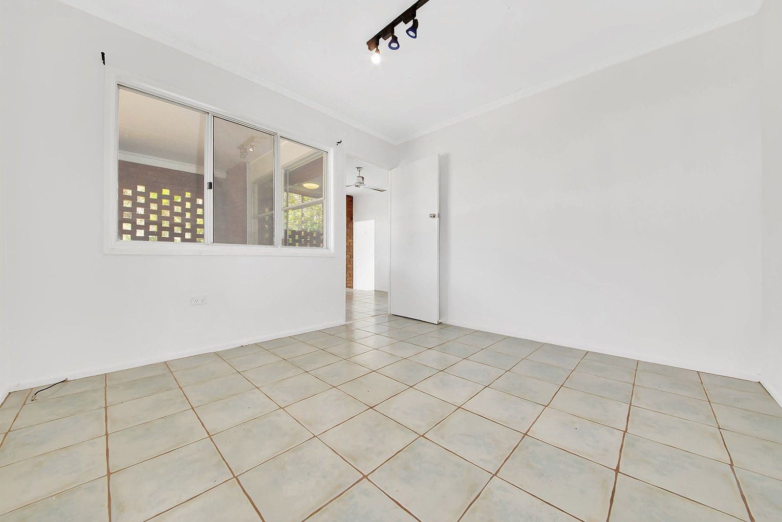 24 Coon Street, South Gladstone QLD 4680, South Gladstone - Thumbnail 8