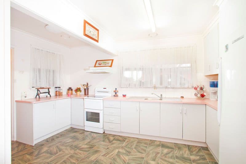38 Bradley Street, WARRNAMBOOL VIC 3280, Warrnambool - Thumbnail 4