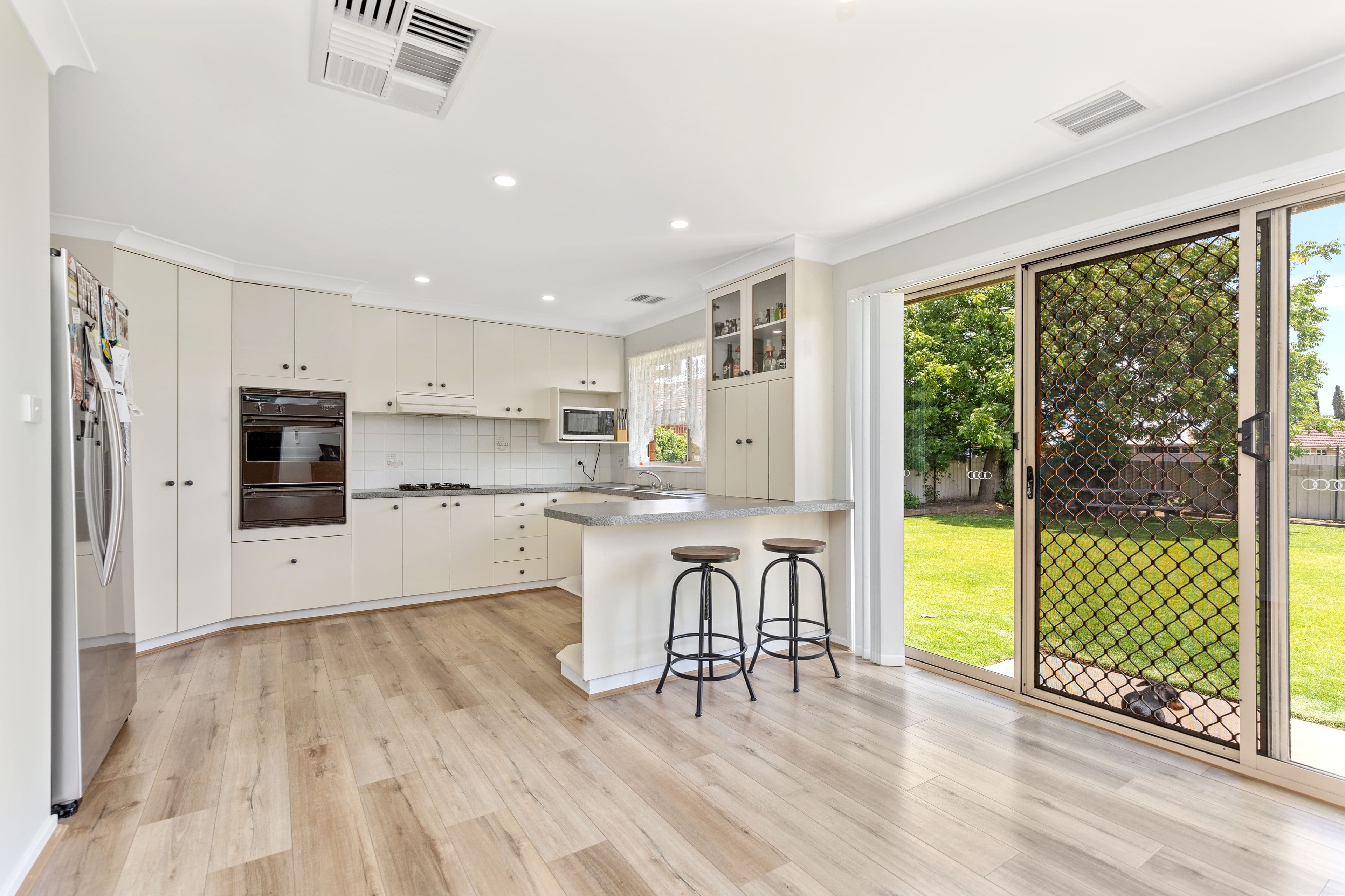 15 Bamarook Crescent, Glenfield Park NSW 2650, Glenfield Park - Thumbnail 4