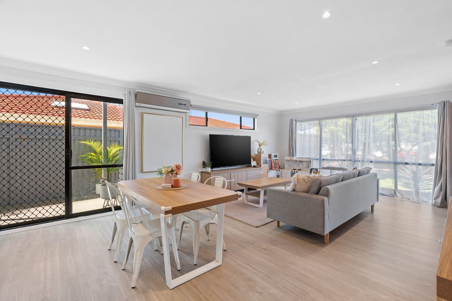 14 Kerry Crescent, Berkeley Vale NSW 2261, Berkeley Vale - Thumbnail 2