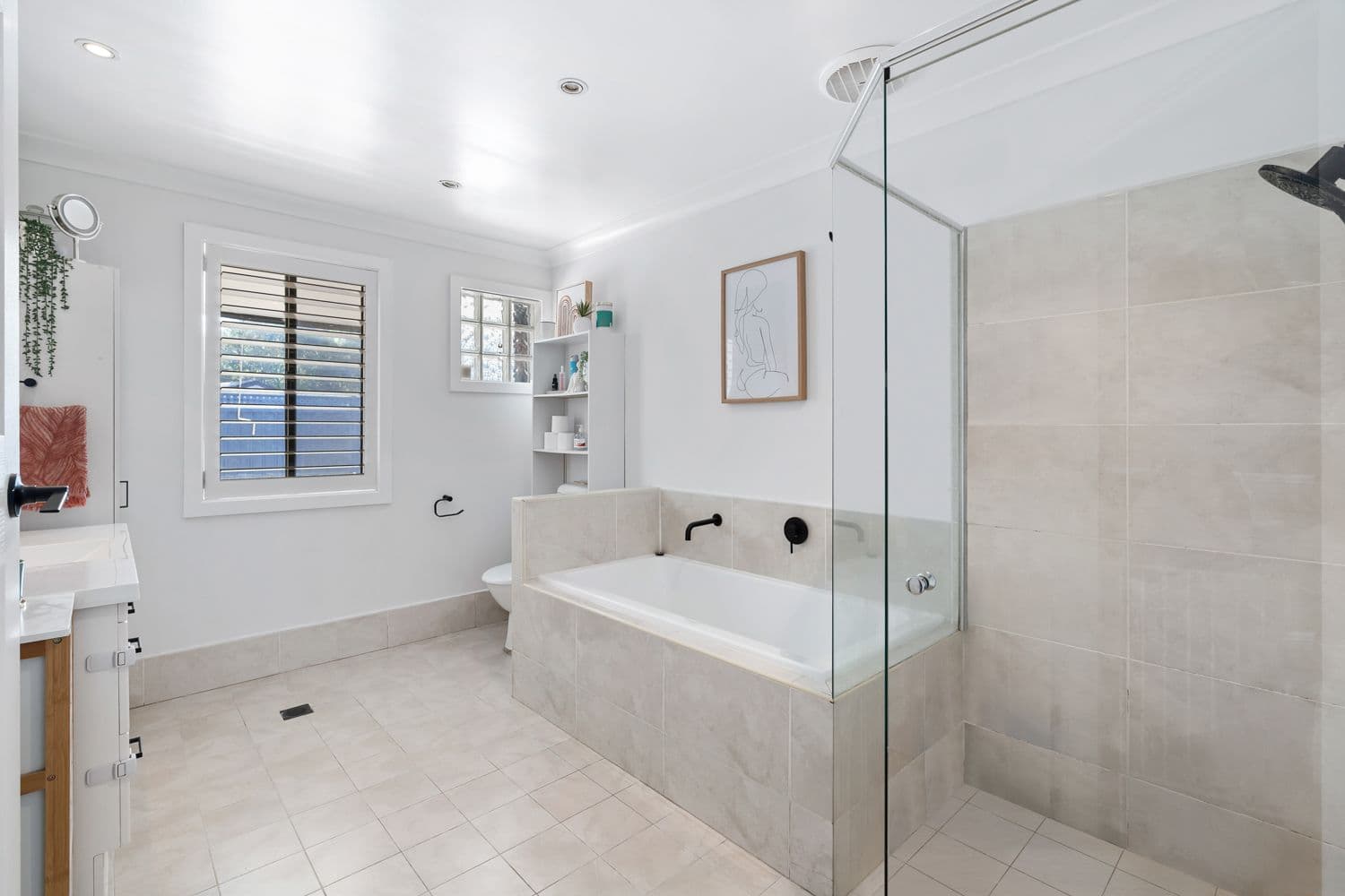 14 Kerry Crescent, Berkeley Vale NSW 2261, Berkeley Vale - Thumbnail 5