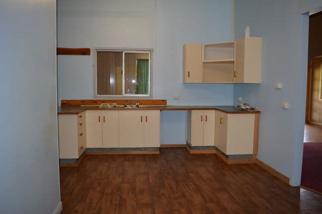 47 Albert Street, Tambo QLD 4478, Tambo - Thumbnail 2