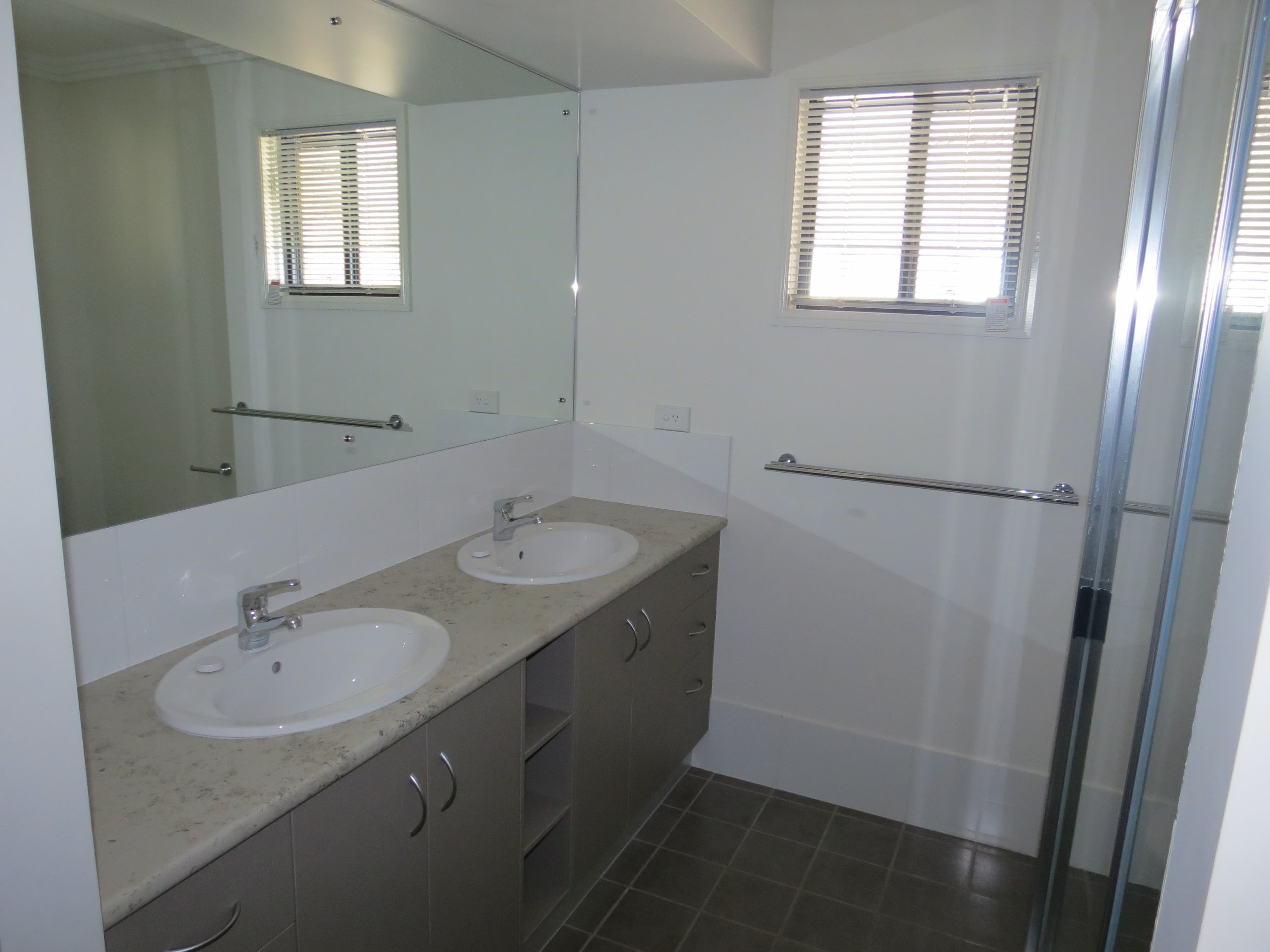 38 Wright Street, Emerald QLD 4720, Emerald - Thumbnail 2