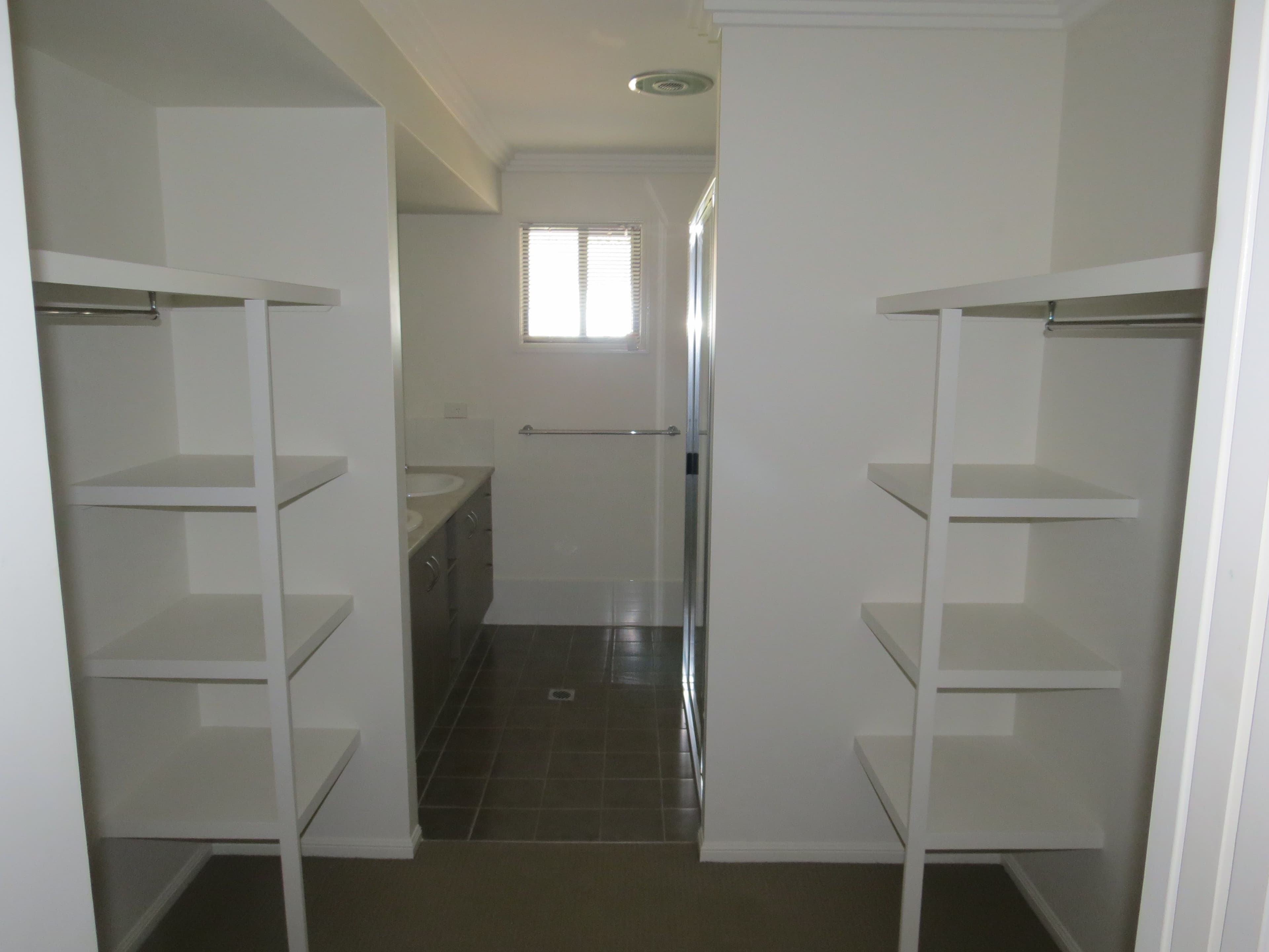 38 Wright Street, Emerald QLD 4720, Emerald - Thumbnail 4
