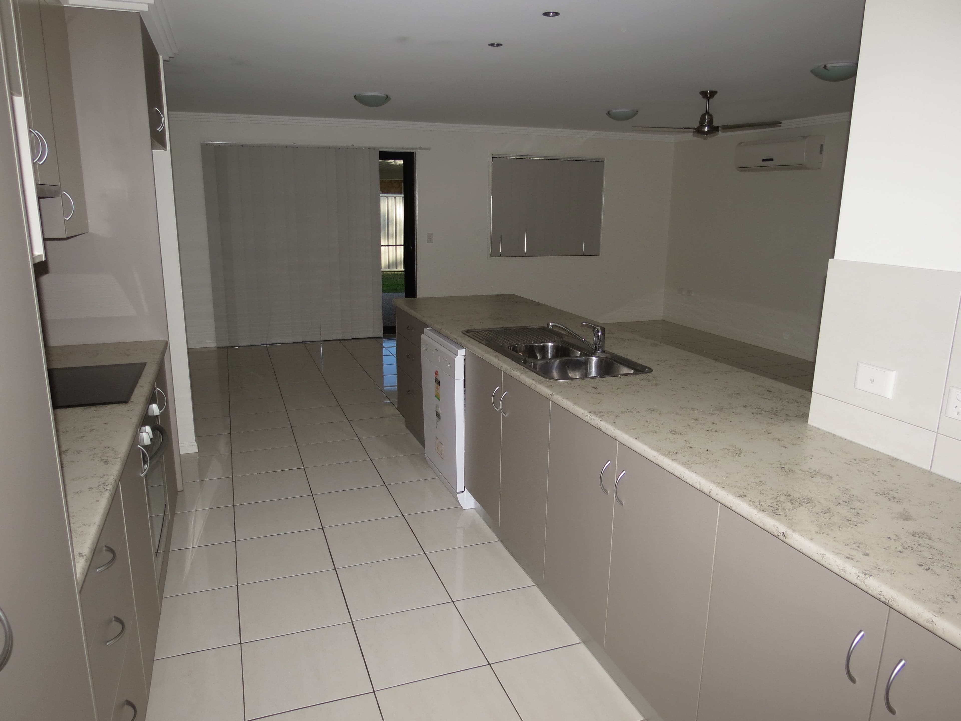 38 Wright Street, Emerald QLD 4720, Emerald - Thumbnail 6