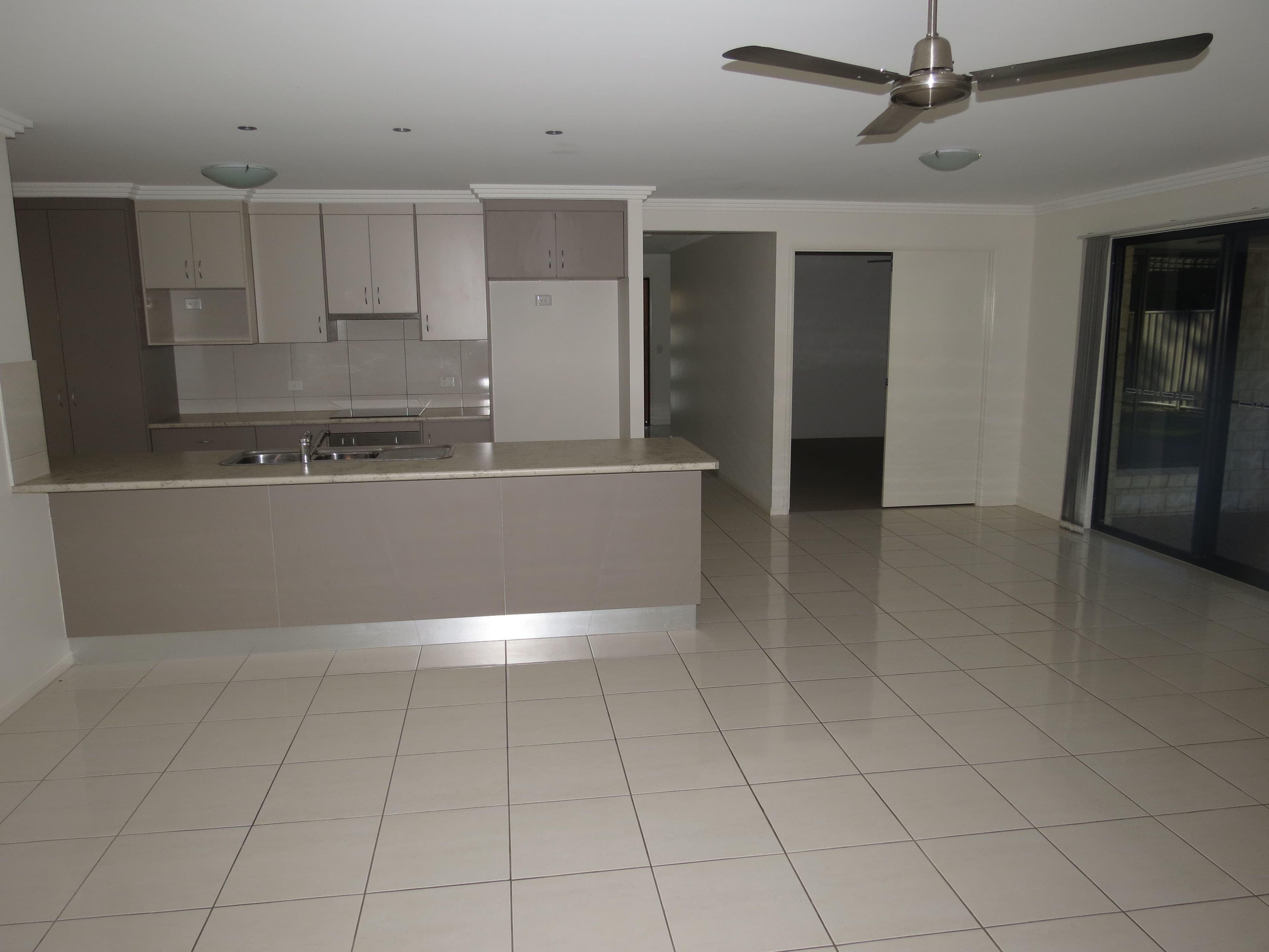 38 Wright Street, Emerald QLD 4720, Emerald - Thumbnail 8