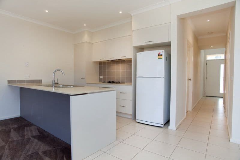 8 Bacchus Drive, EPPING VIC 3076, Epping - Thumbnail 2