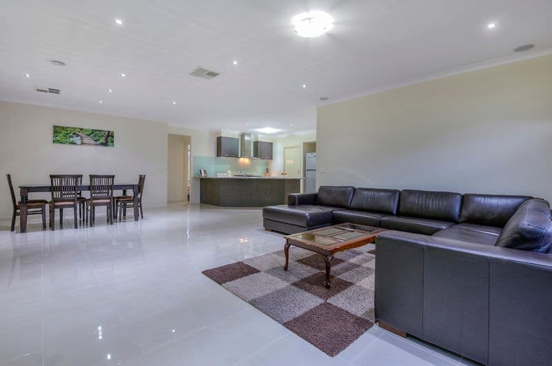 3 Ardenal Crescent, Lalor VIC 3075, Lalor - Thumbnail 2