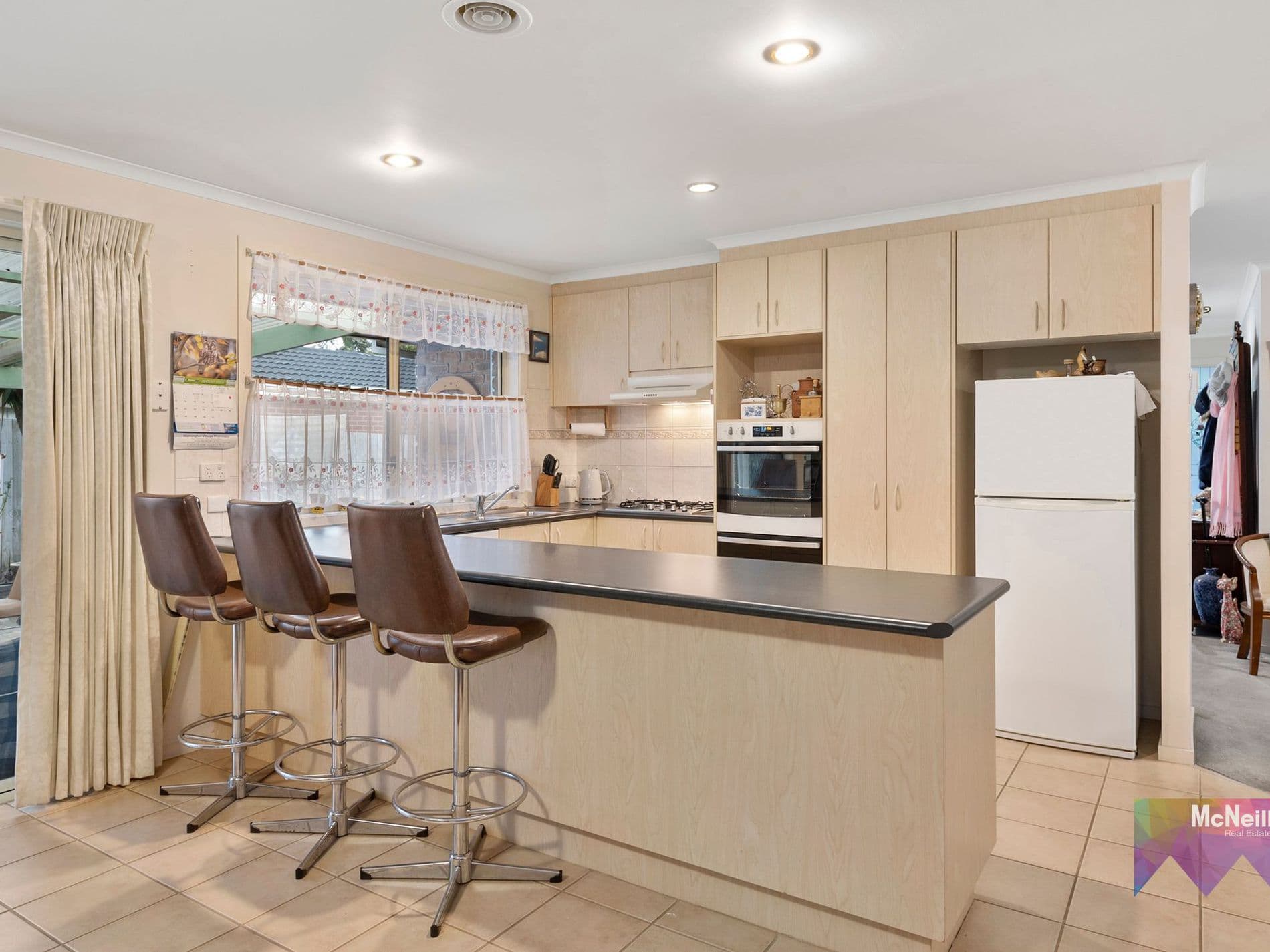 38 Waltham Drive, MORNINGTON, Mornington - Thumbnail 4