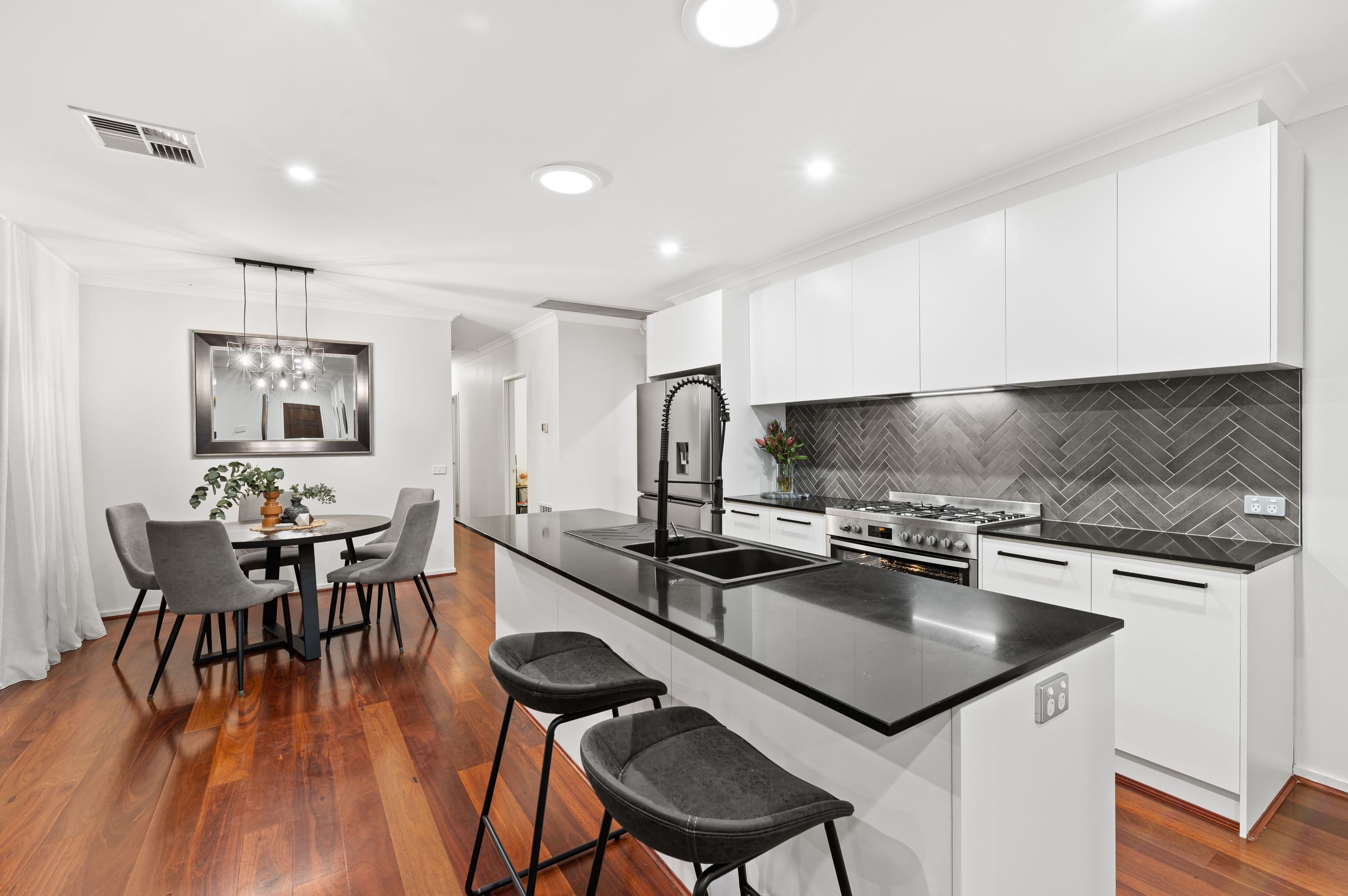 13 Jezwing Avenue, South Morang VIC 3752, South Morang - Thumbnail 3
