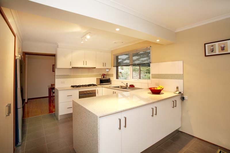 4   Pentland Court, GLEN WAVERLEY VIC 3150, Glen Waverley - Thumbnail 2