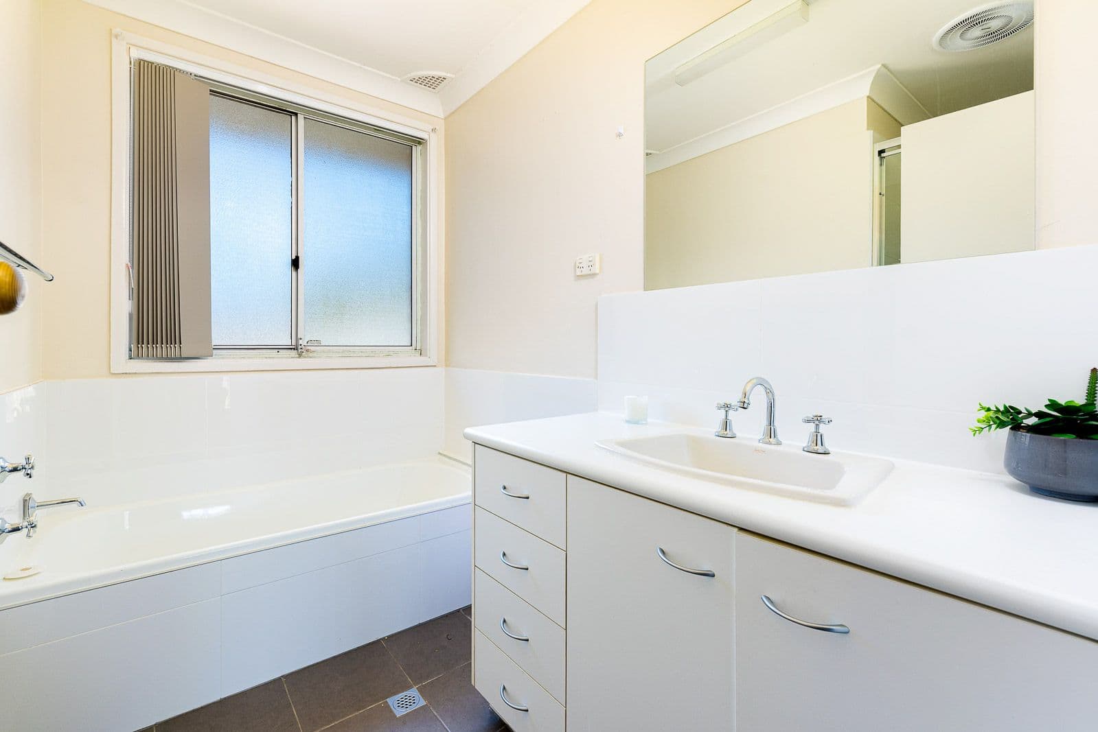 92 Tambaroora Crescent, Marayong NSW 2148, Marayong - Thumbnail 6