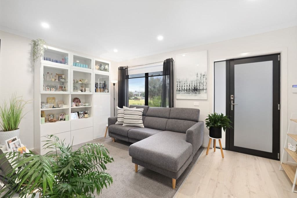 20 Bonsallo Walk, Tarneit VIC 3029, Tarneit - Thumbnail 2