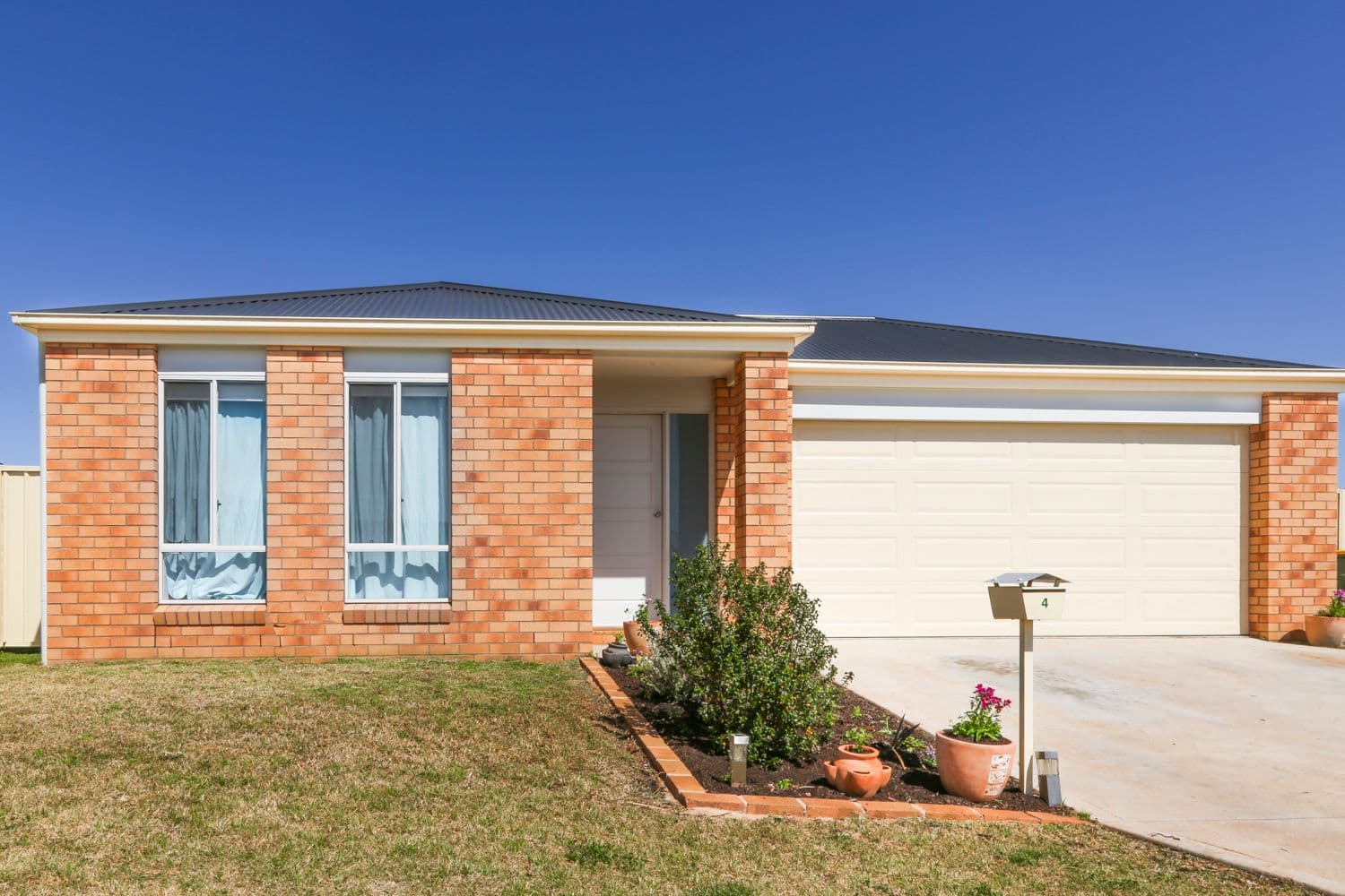 4 Harrison Place, Griffith - Image 1