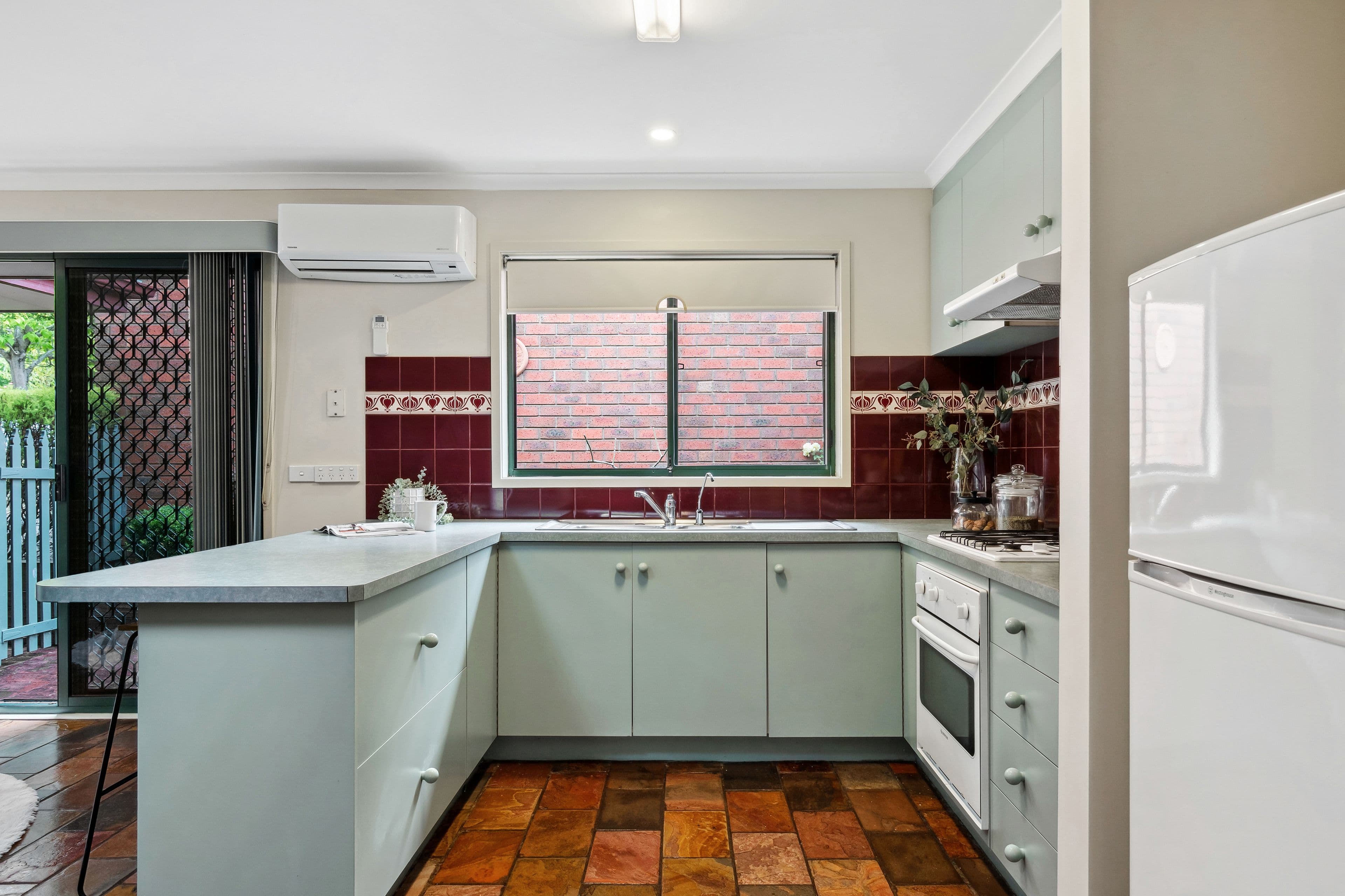 17 COMMERFORD Place, Chirnside Park VIC 3116, Chirnside Park - Thumbnail 3