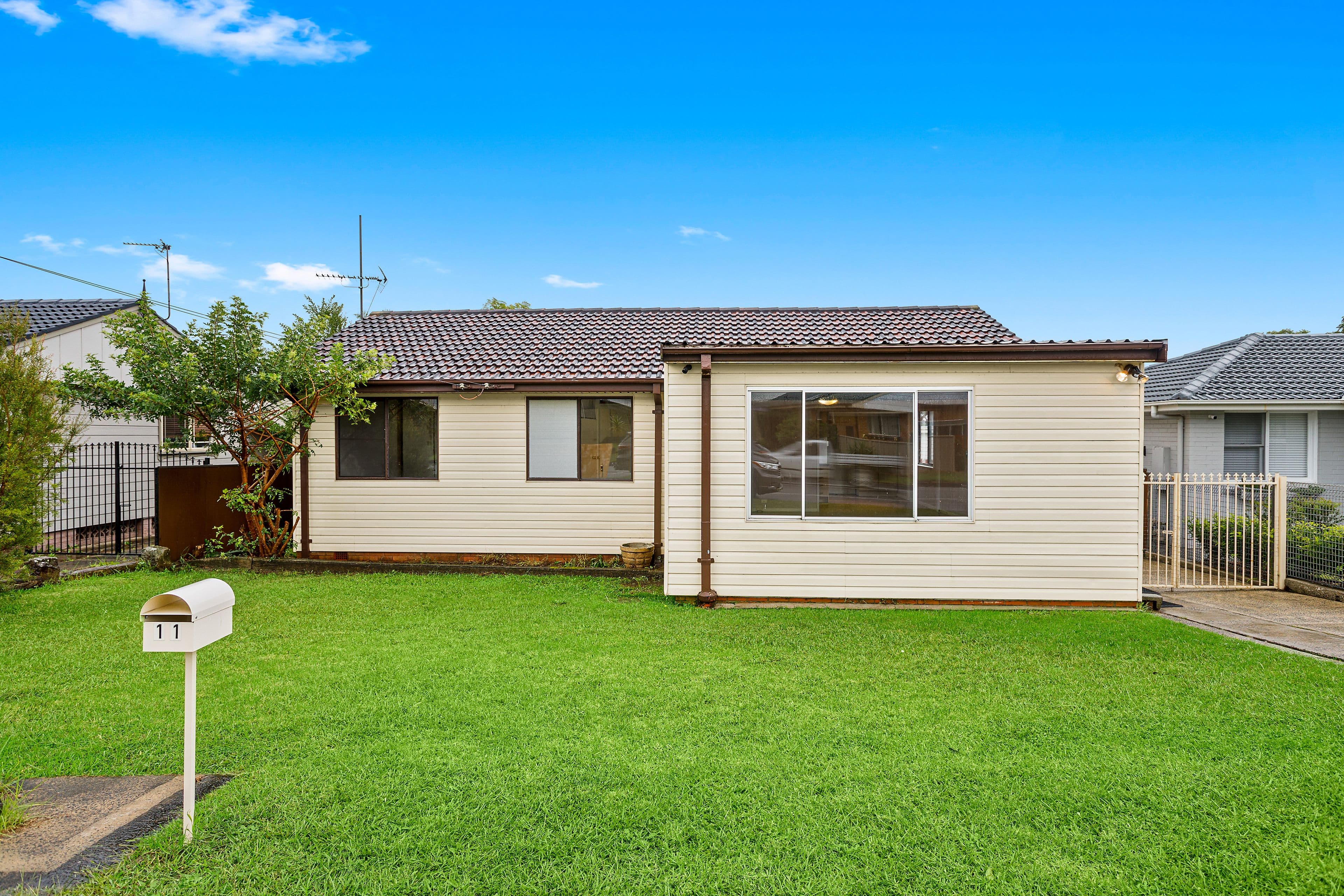 11 Malin Road, Oak Flats NSW 2529, Oak Flats - Image 1