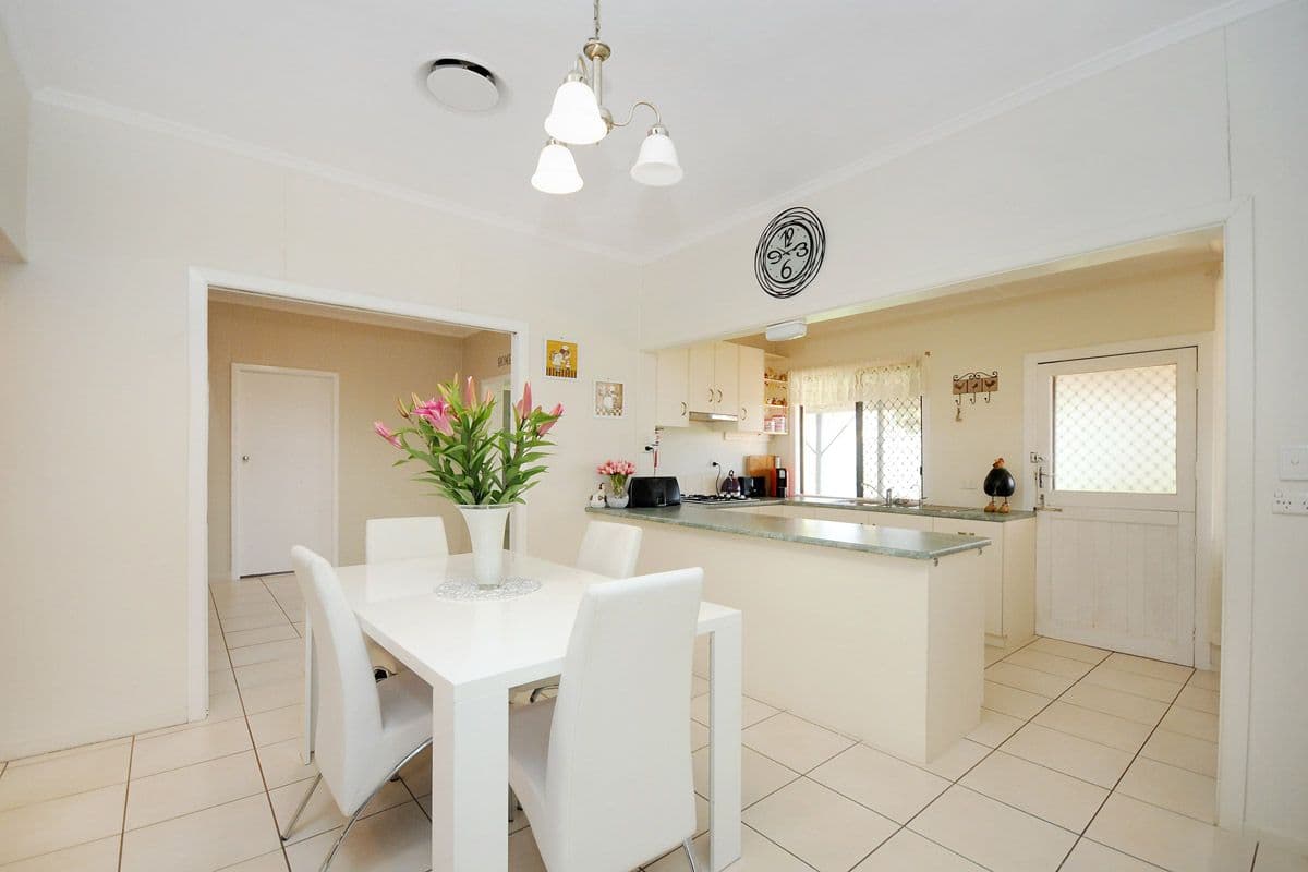 31 West Street, NEWTOWN QLD 4350, Newtown - Thumbnail 2
