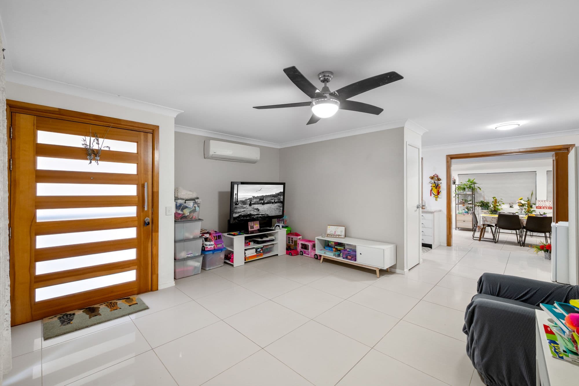 9 & 9a Francisco Crescent, Rosemeadow NSW 2560, Rosemeadow - Thumbnail 2