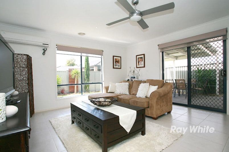 10 Reynard Place, CRANBOURNE EAST VIC 3977, Cranbourne East - Thumbnail 4