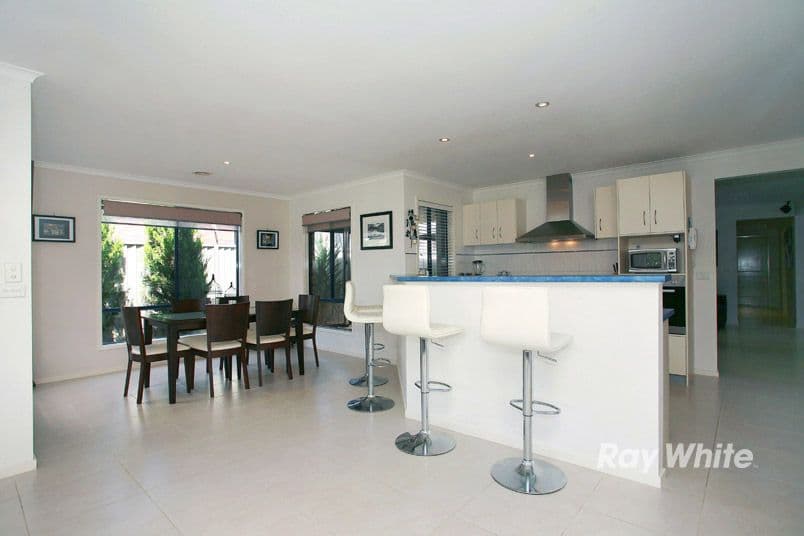 10 Reynard Place, CRANBOURNE EAST VIC 3977, Cranbourne East - Thumbnail 8