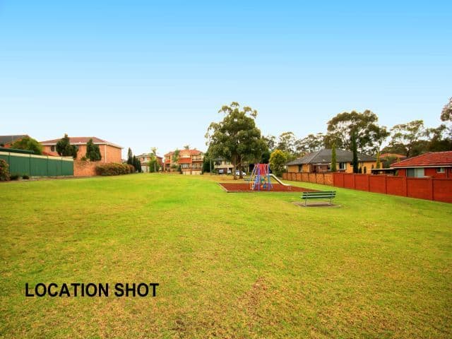 23 Lucinda Avenue, GEORGES HALL NSW 2198, Georges Hall - Thumbnail 2