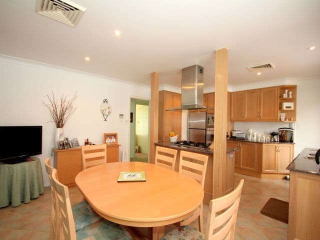 23 Lucinda Avenue, GEORGES HALL NSW 2198, Georges Hall - Thumbnail 3