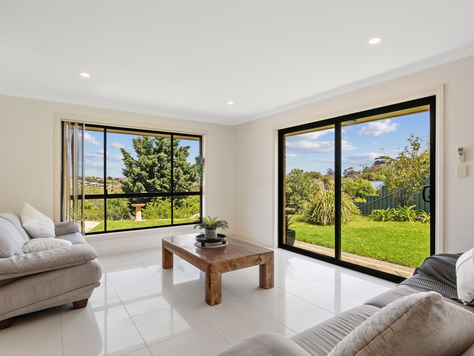 7 Phillip Court, Hallett Cove SA 5158, Hallett Cove - Thumbnail 2