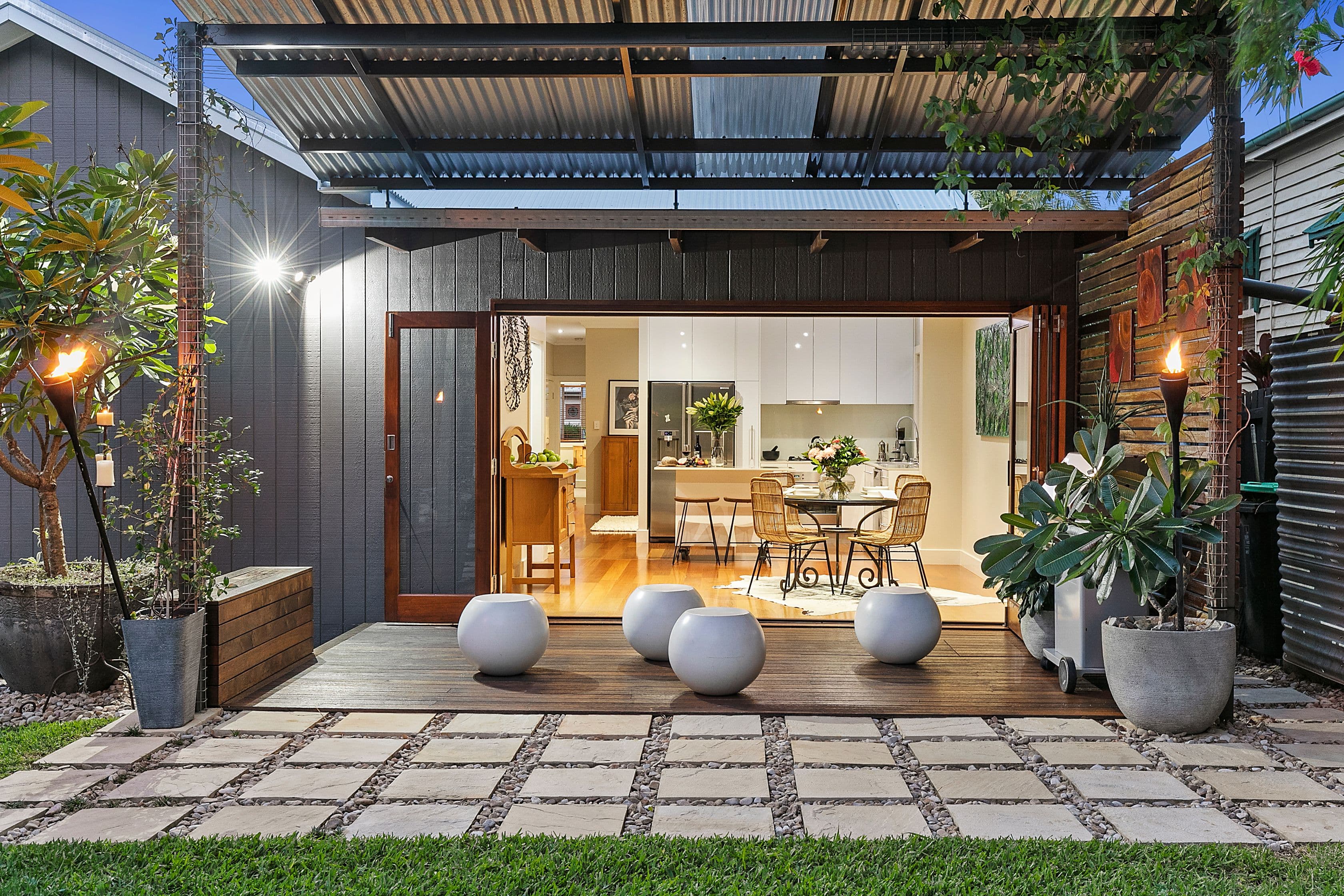24 Arnold Street, Holland Park QLD 4121, Holland Park - Thumbnail 2