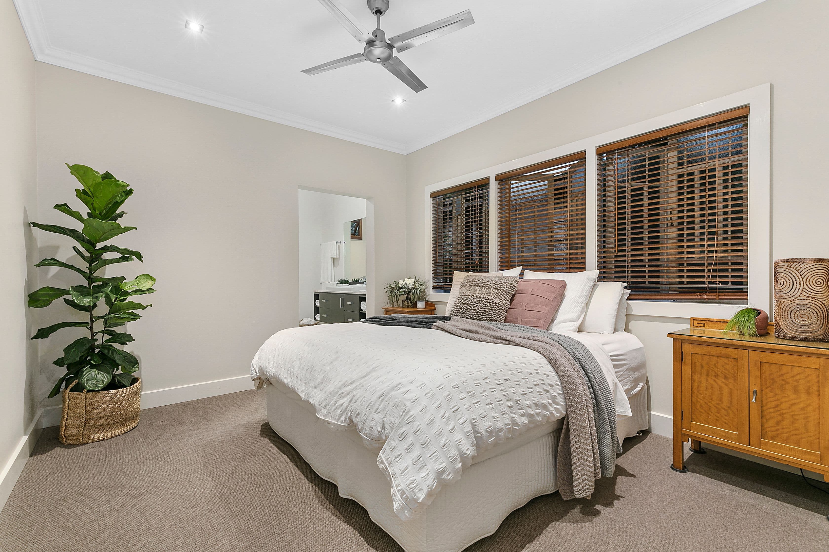 24 Arnold Street, Holland Park QLD 4121, Holland Park - Thumbnail 7
