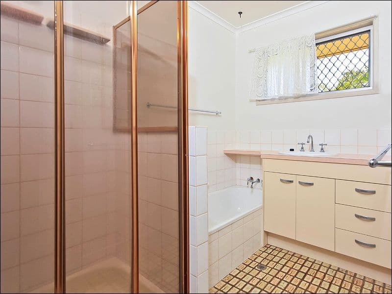 4 Cornwall Crescent, ALEXANDRA HILLS QLD 4161, Alexandra Hills - Thumbnail 6