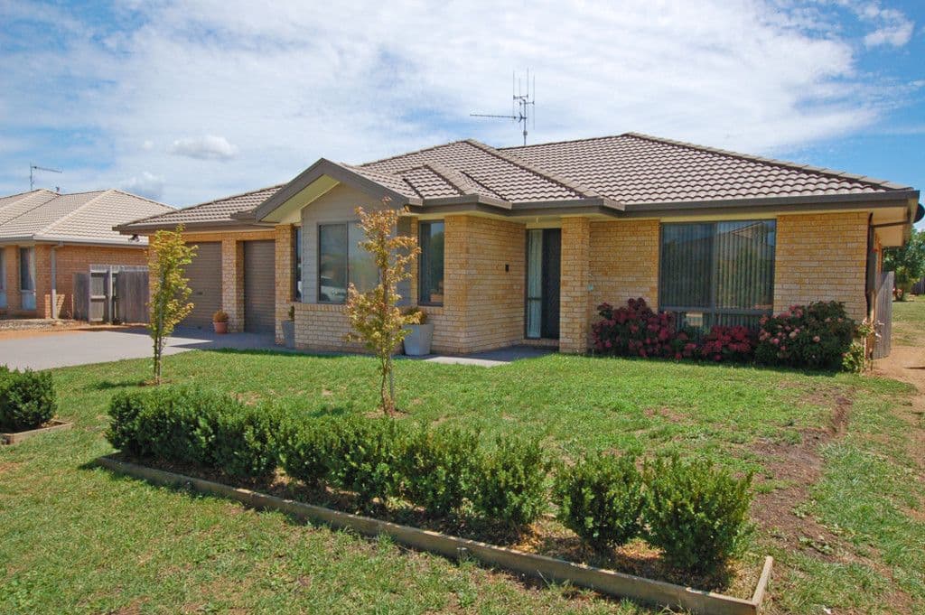 6 Moses Street, Bungendore - Image 1