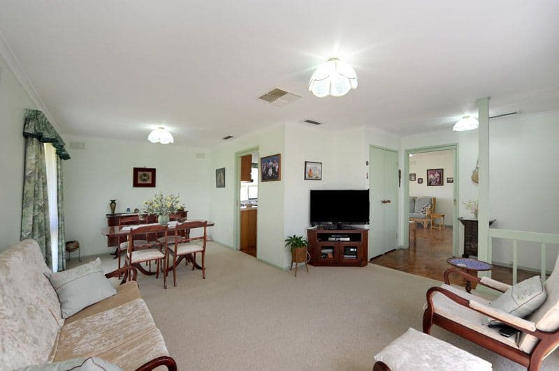 7 Landsdale Crescent, WANTIRNA SOUTH VIC 3152, Wantirna South - Thumbnail 2