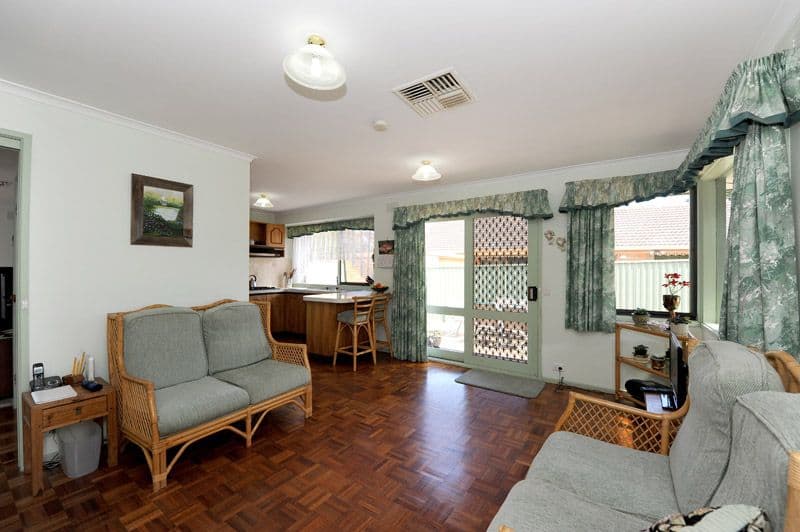 7 Landsdale Crescent, WANTIRNA SOUTH VIC 3152, Wantirna South - Thumbnail 3