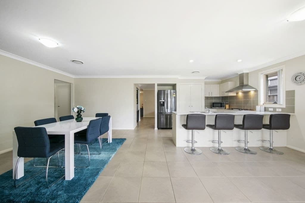 13 Golden Whistler Avenue, Aberglasslyn - Thumbnail 2