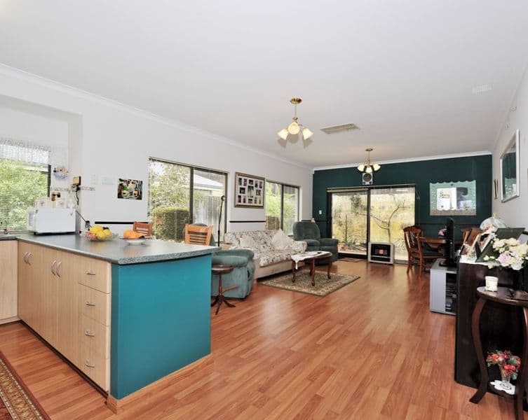 10 Rocklea Crescent, ELLENBROOK WA 6069, Ellenbrook - Thumbnail 2