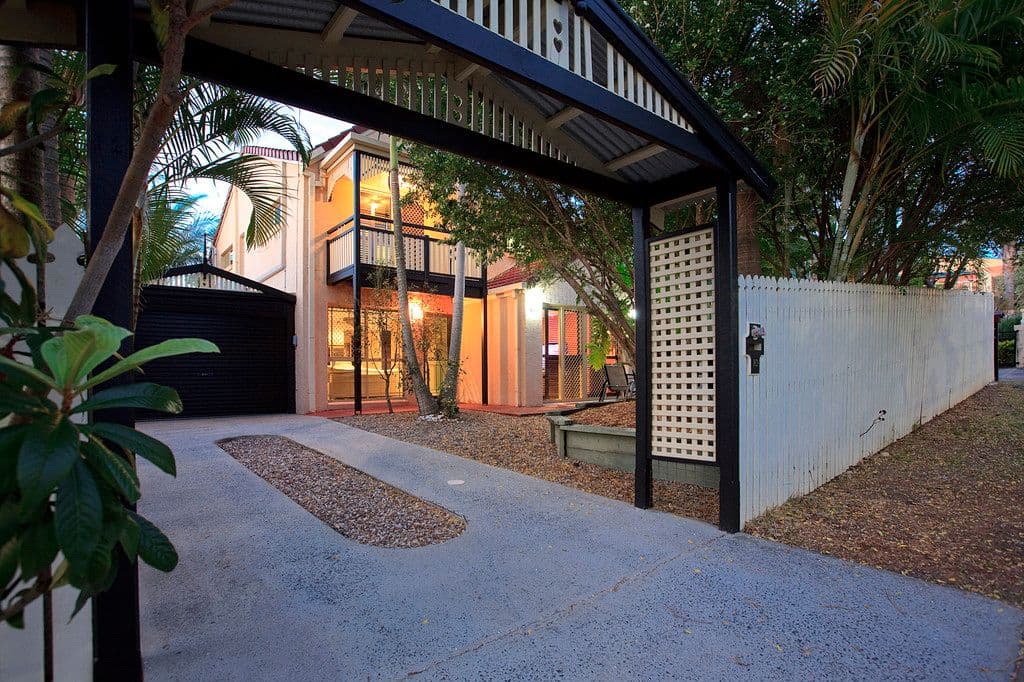 10 Victoria Street, BALMORAL QLD 4171, Balmoral - Image 1