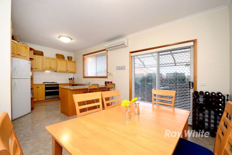 38 Aisbett Avenue, WANTIRNA SOUTH VIC 3152, Wantirna South - Thumbnail 4