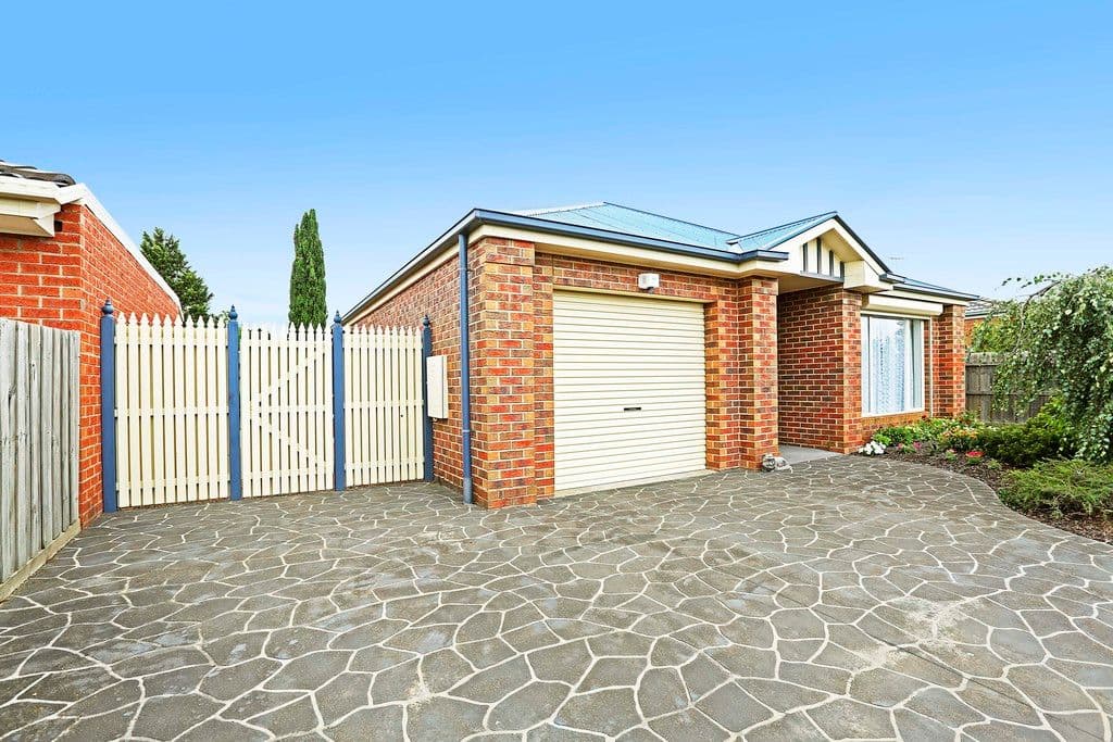 11 Redleaf Close, Lara VIC 3212, Lara - Image 1