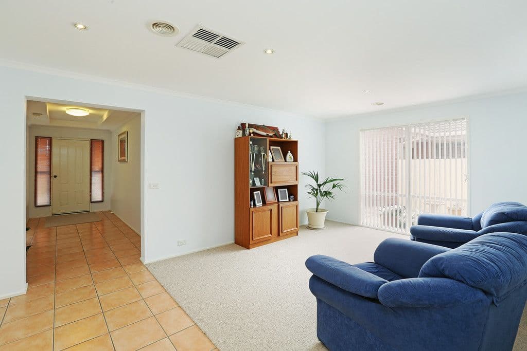11 Redleaf Close, Lara VIC 3212, Lara - Thumbnail 2