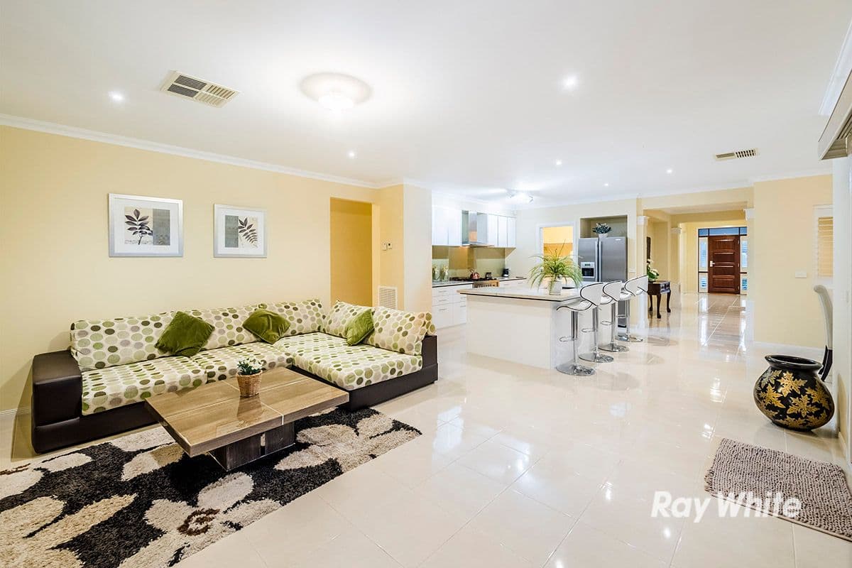 29 Bowyer Avenue, Cranbourne East VIC 3977, Cranbourne East - Thumbnail 2