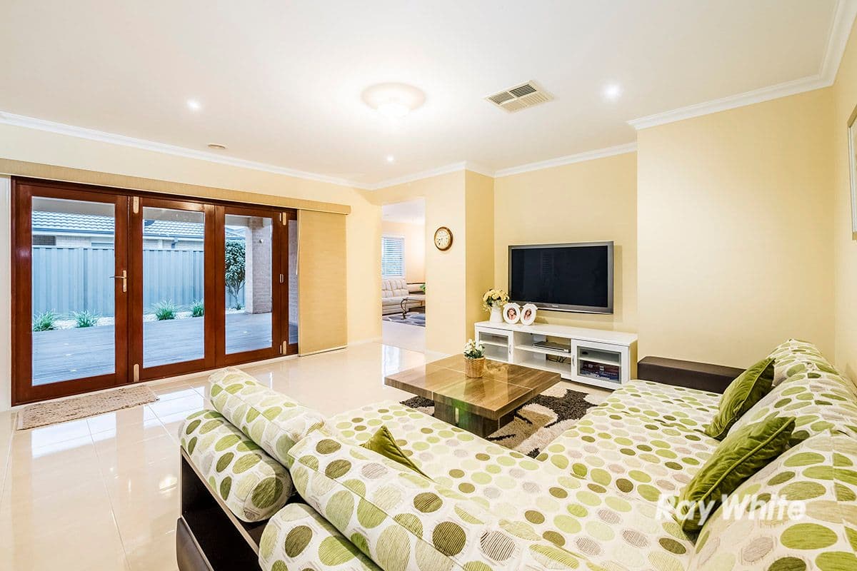 29 Bowyer Avenue, Cranbourne East VIC 3977, Cranbourne East - Thumbnail 3