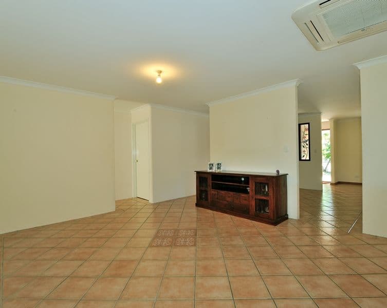 54 Jamaican Road, WAIKIKI WA 6169, Waikiki - Thumbnail 3
