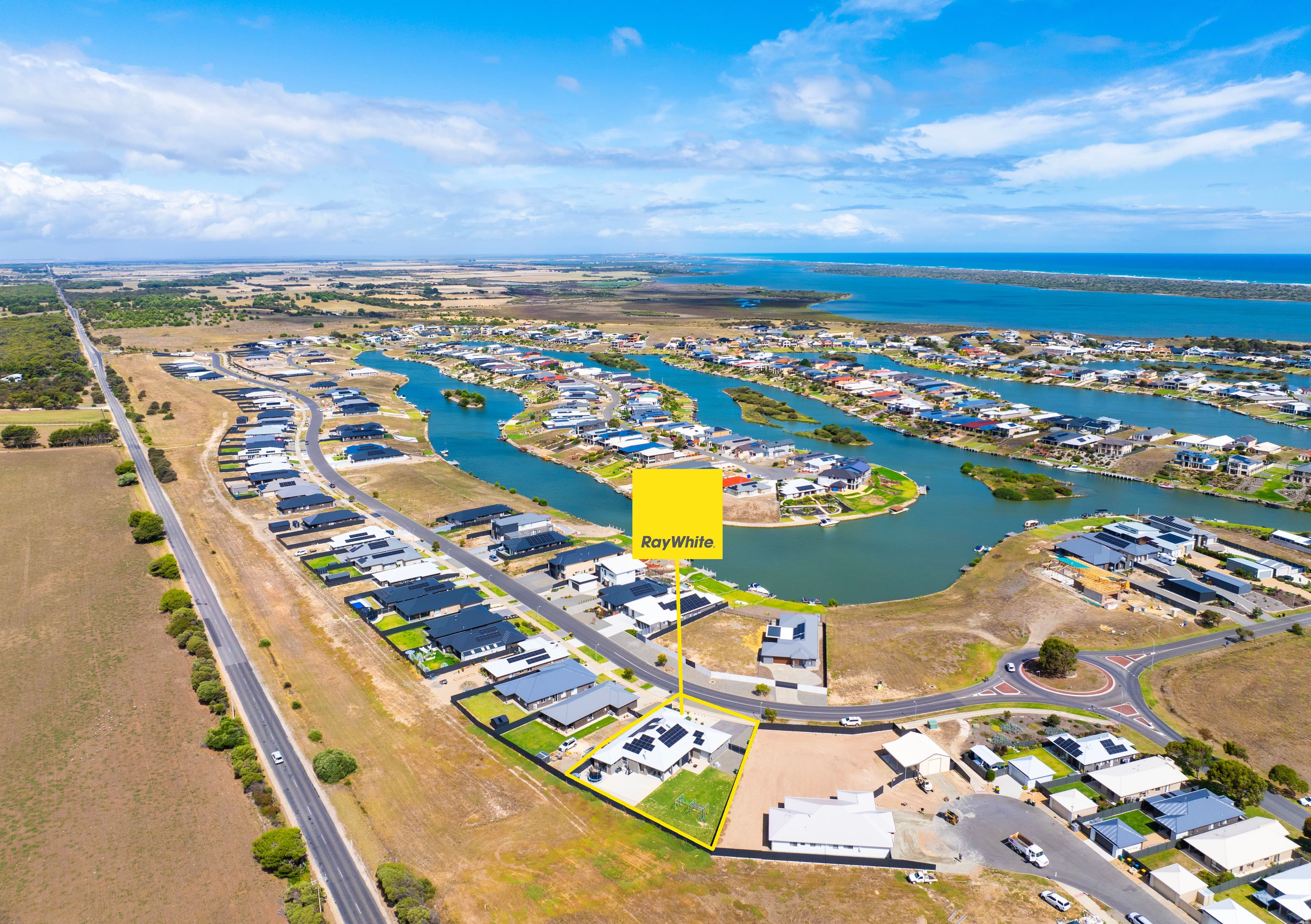 104 Victoria Parade, Hindmarsh Island SA 5214, Hindmarsh Island - Thumbnail 2