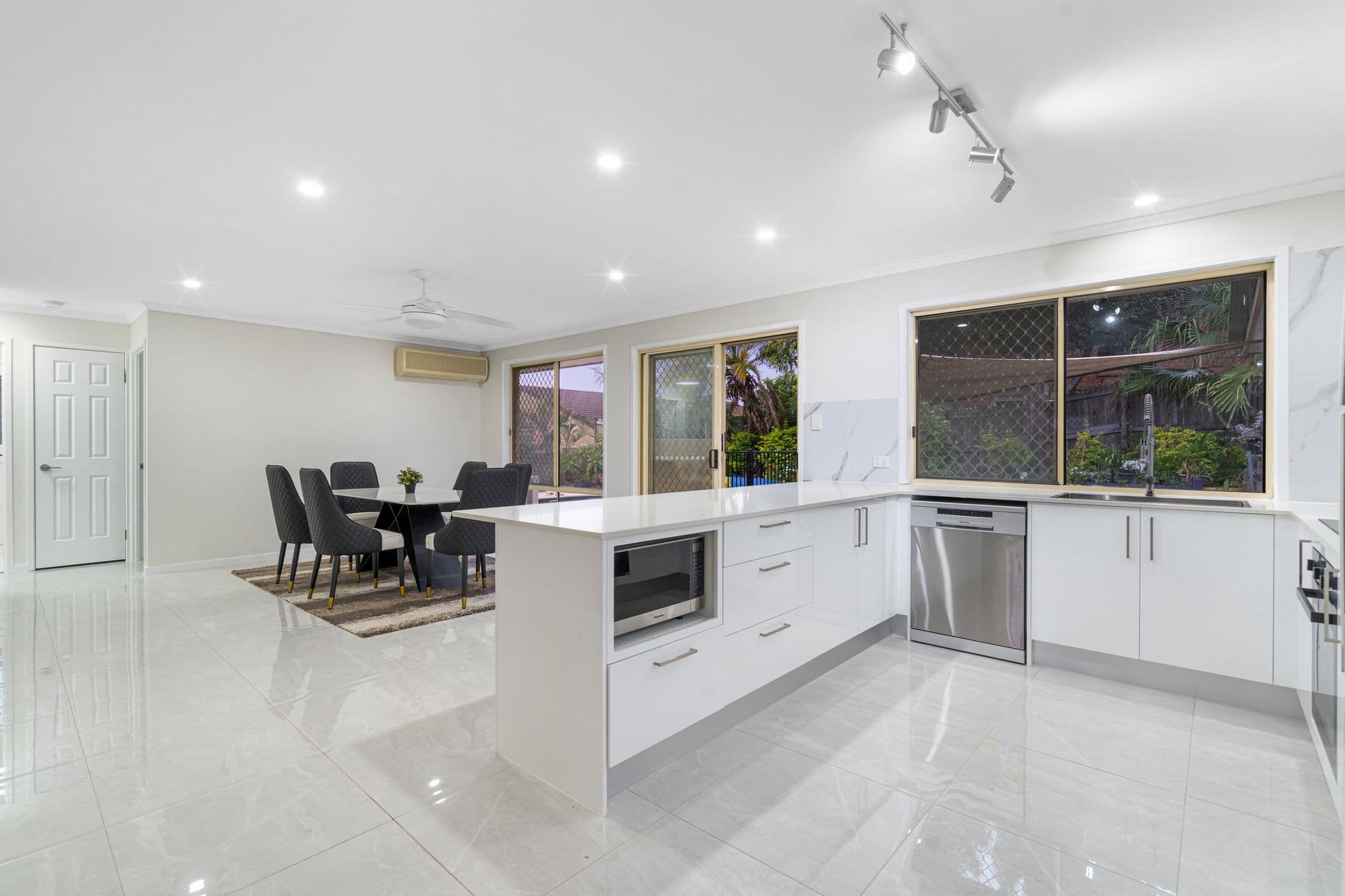 358 Mount Gravatt-Capalaba Road, Wishart QLD 4122, Wishart - Thumbnail 6