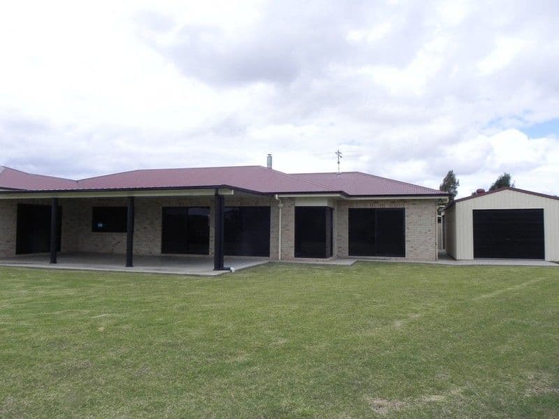 21 Fairway Drive, PITTSWORTH QLD 4356, Pittsworth - Thumbnail 2