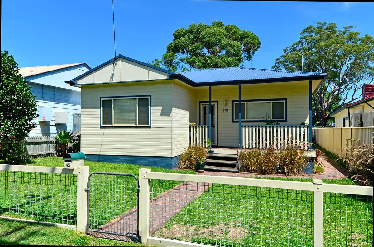 45 Commonwealth Avenue, Blackwall - Image 1