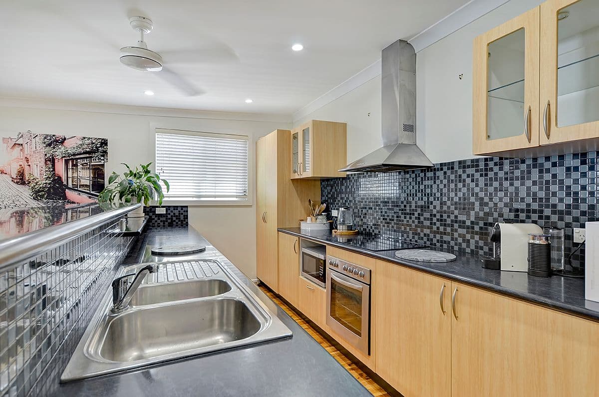 45 Commonwealth Avenue, Blackwall - Thumbnail 3
